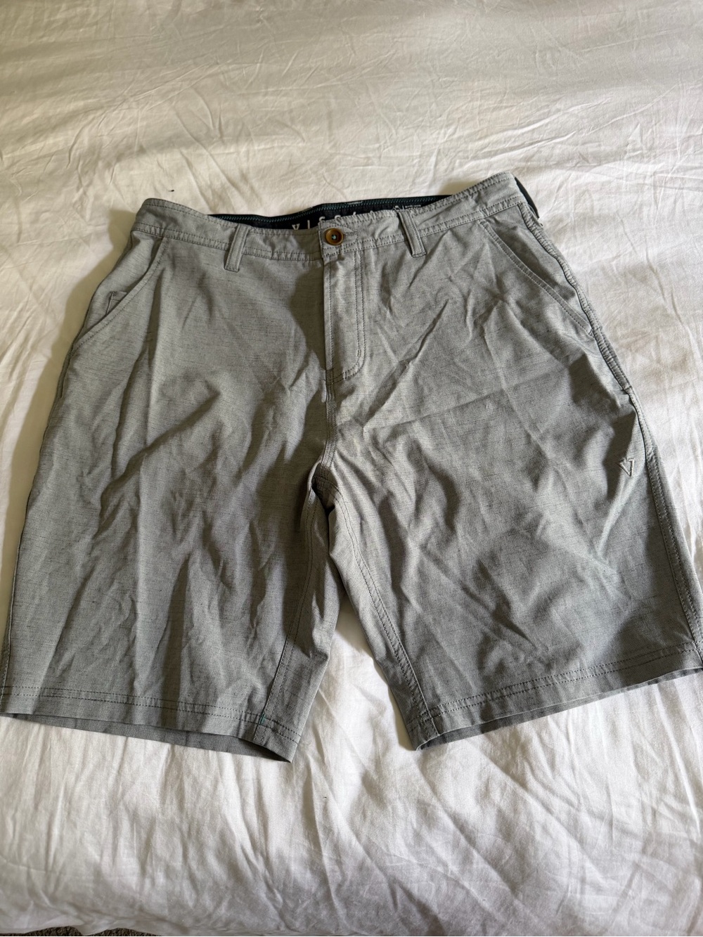 VISSLA Men's Light Gray Flat Front Shorts